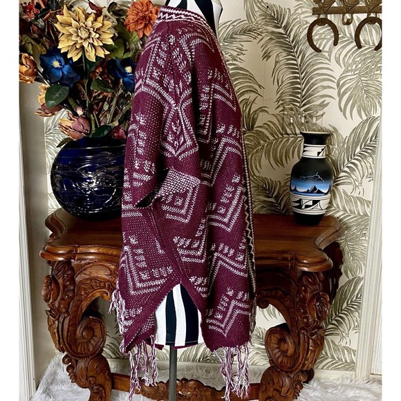 Fresh Fringed Zig Zag Shawl Poncho Wrap Sz Large Southwestern Boho Chic Burgundy - Picture 2 of 6